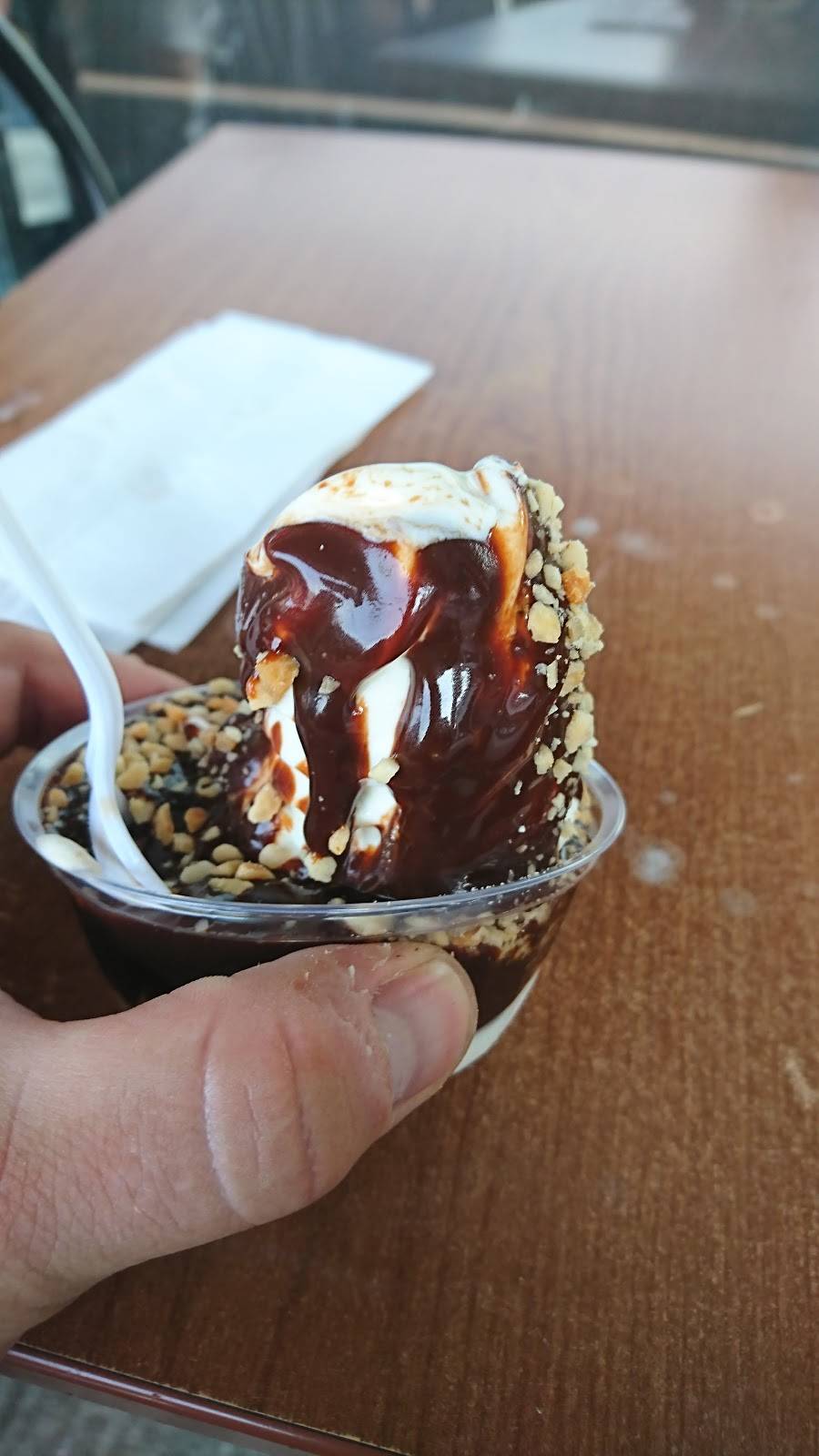 Bar Laitier Complètement Maboule | restaurant | 1950 Chemin du Fer-à-Cheval, Sainte-Julie, QC J3E 2S3, Canada | 4509221367 OR +1 450-922-1367