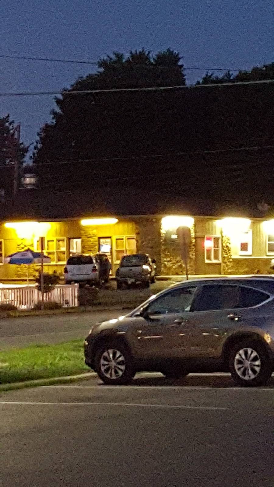 Pizza House | restaurant | 11 N Main St, Cicero, IN 46034, USA | 3179844399 OR +1 317-984-4399