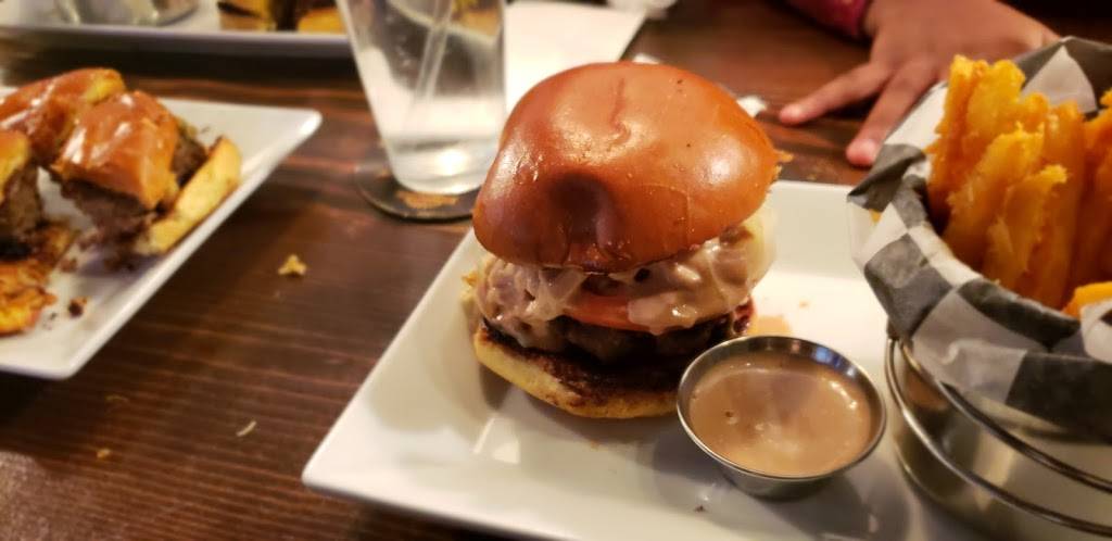 Hops Craft Beer Burger | restaurant | 400 NY-17M, Monroe, NY 10950, USA | 8457833337 OR +1 845-783-3337