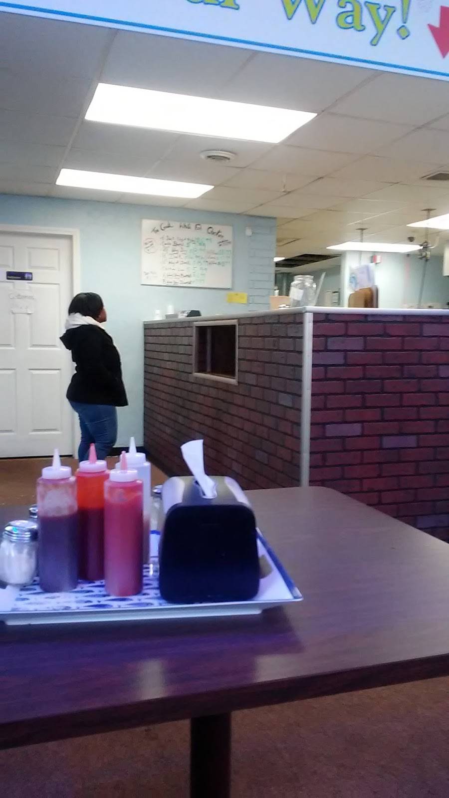 Great White Fish Chicken | restaurant | 4200 Kalamazoo Ave SE, Grand Rapids, MI 49508, USA | 6164522565 OR +1 616-452-2565