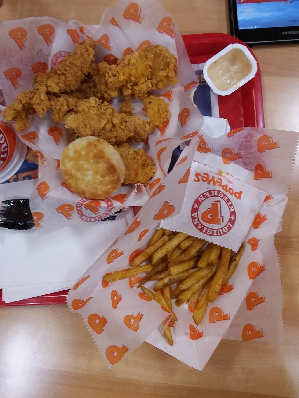 Popeyes Louisiana Kitchen | restaurant | 3402 Mt Vernon Ave, Alexandria, VA 22305, USA | 7032990222 OR +1 703-299-0222