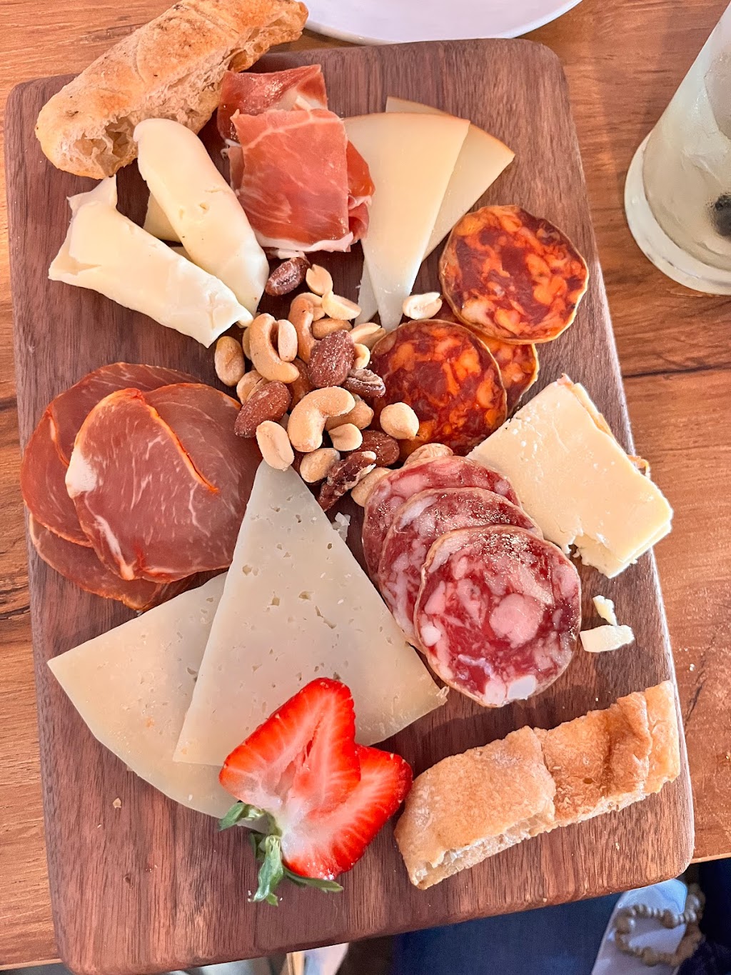 Importante Bodega Bar | restaurant | 3031 W Cary St, Richmond, VA 23221, USA | 8044472986 OR +1 804-447-2986