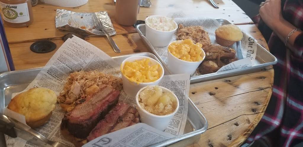 County Line Catering | restaurant | 6677 16th Ave SW, Cedar Rapids, IA 52404, USA | 3193784777 OR +1 319-378-4777