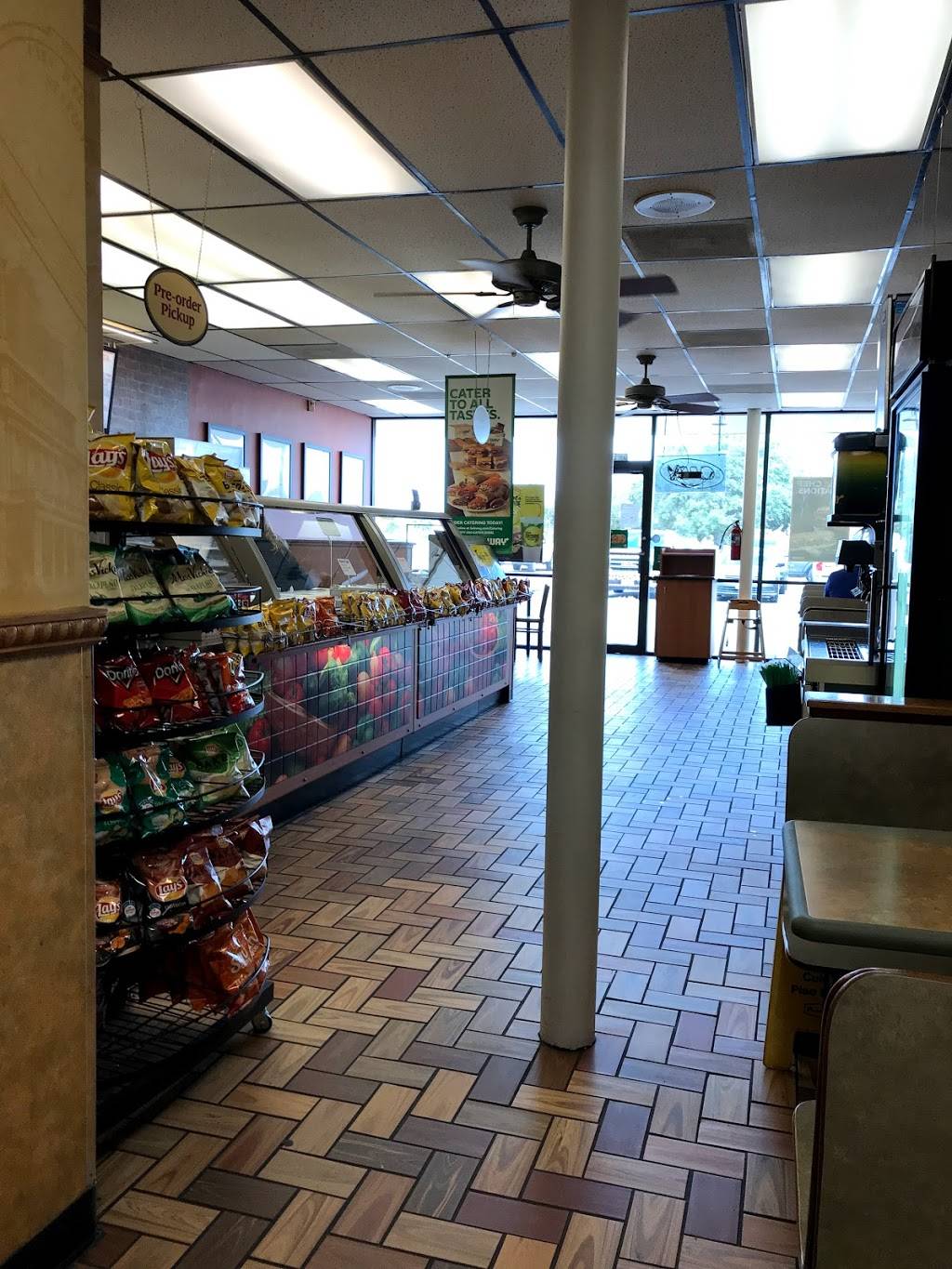 Subway | meal takeaway | 11101 Leopard St #6, Corpus Christi, TX 78410, USA | 3612419227 OR +1 361-241-9227