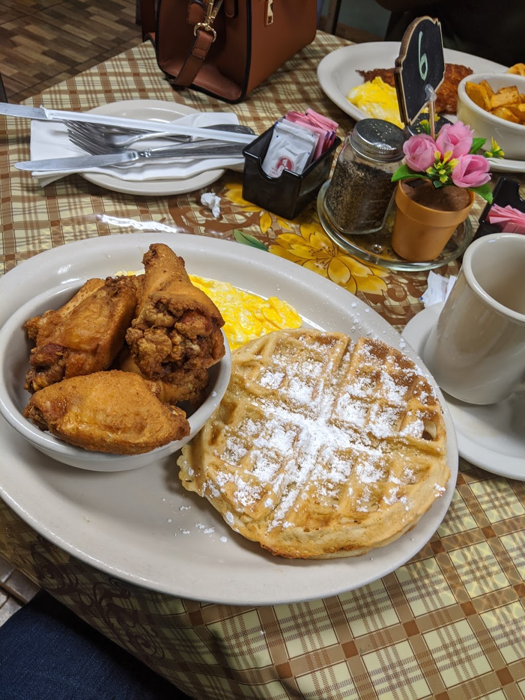 Eloise & Earnestine Soul Food | restaurant | 6781 NW 27th Ave suite c, Miami, FL 33147, USA | 3056877774 OR +1 305-687-7774