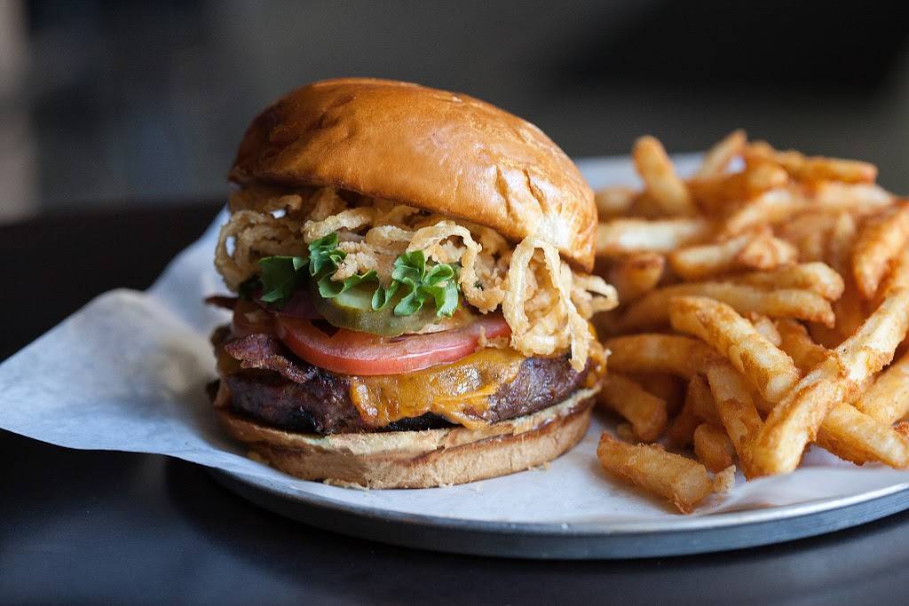 Bridget McNeills Bar & Kitchen | restaurant | 420 W Belmont Ave, Chicago, IL 60657, USA | 7732486654 OR +1 773-248-6654