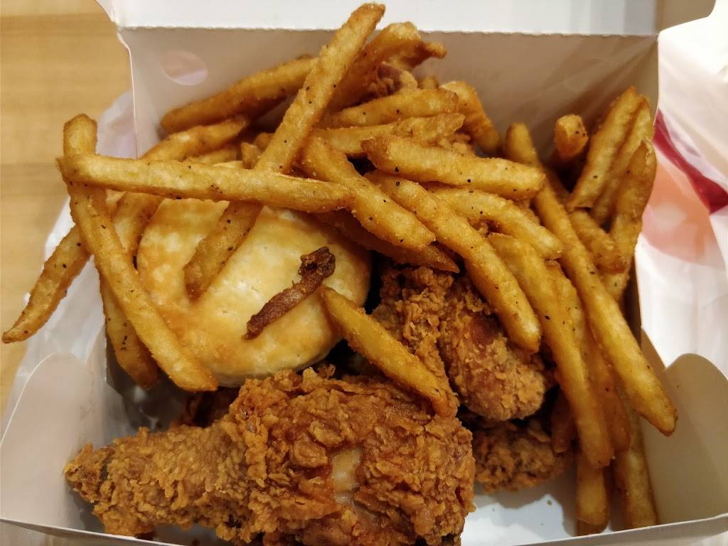 Popeyes Louisiana Kitchen | restaurant | 240 W 40th St, New York, NY 10018, USA | 2127647071 OR +1 212-764-7071