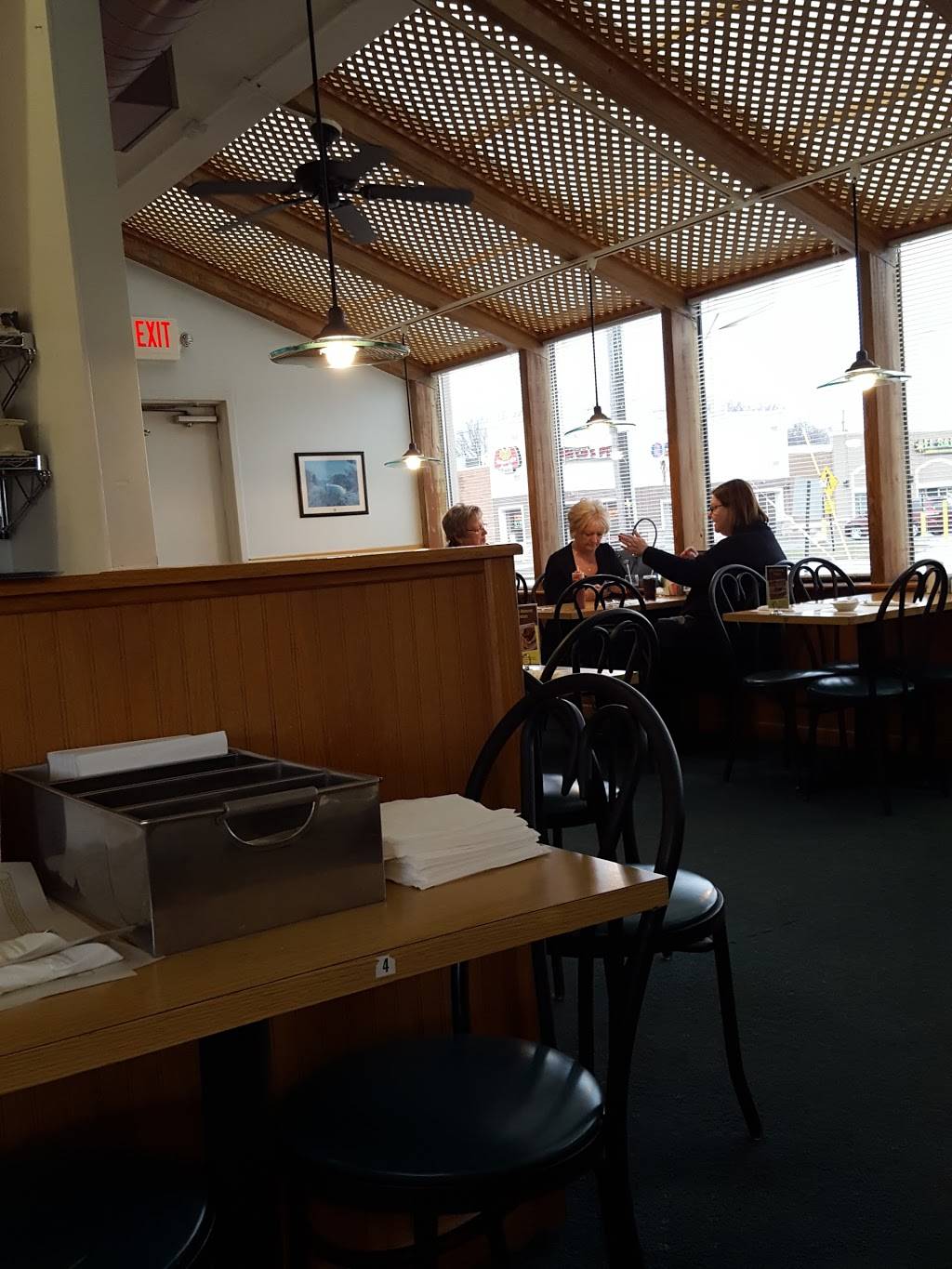 Dinos Family Restaurant | restaurant | 129 Golden Gate Plaza, Maumee, OH 43537, USA | 4198911290 OR +1 419-891-1290