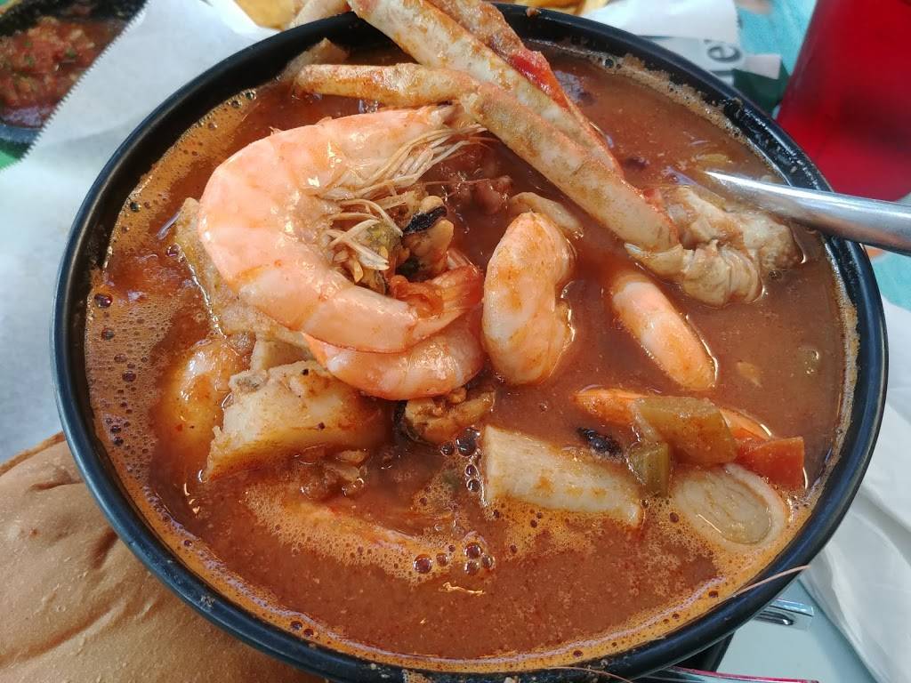 El Nuevo Miramar | restaurant | 501 E Lake St, Minneapolis, MN 55408, USA | 6123536905 OR +1 612-353-6905