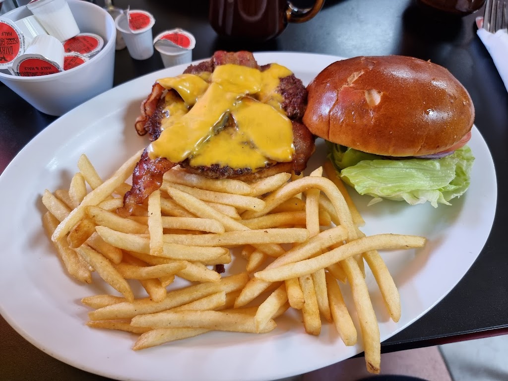 Moms Diner | cafe | 1240 State St #100, Pahrump, NV 89048, USA | 7757519929 OR +1 775-751-9929