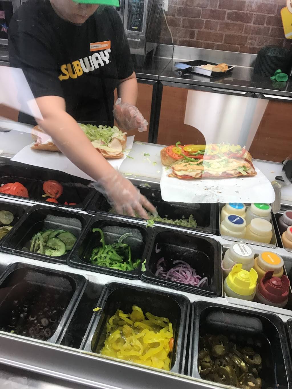 Subway | restaurant | 18615 Fort St, Riverview, MI 48193, USA | 7342856390 OR +1 734-285-6390