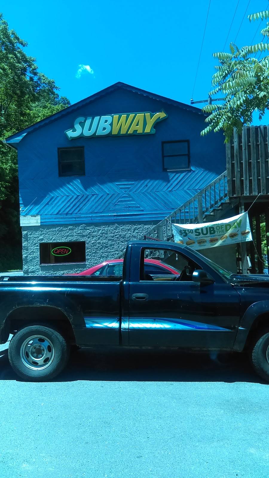 Subway Restaurants | restaurant | 11 HC 76, Hinton, WV 25951, USA | 3044666878 OR +1 304-466-6878