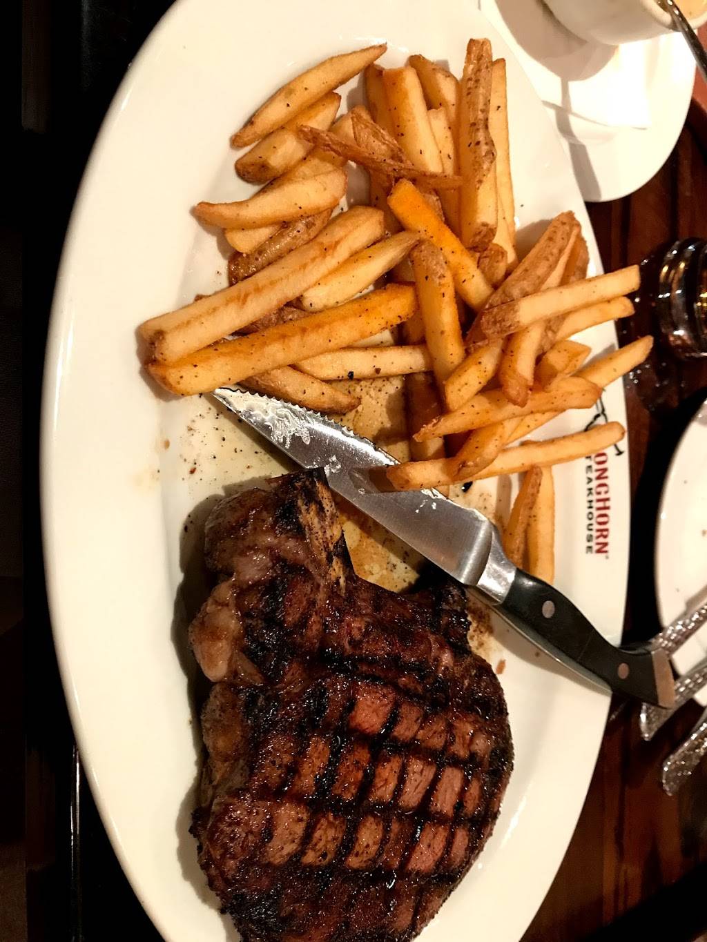 LongHorn Steakhouse | meal takeaway | 925 International Dr, Wilmington, NC 28405, USA | 9105091550 OR +1 910-509-1550