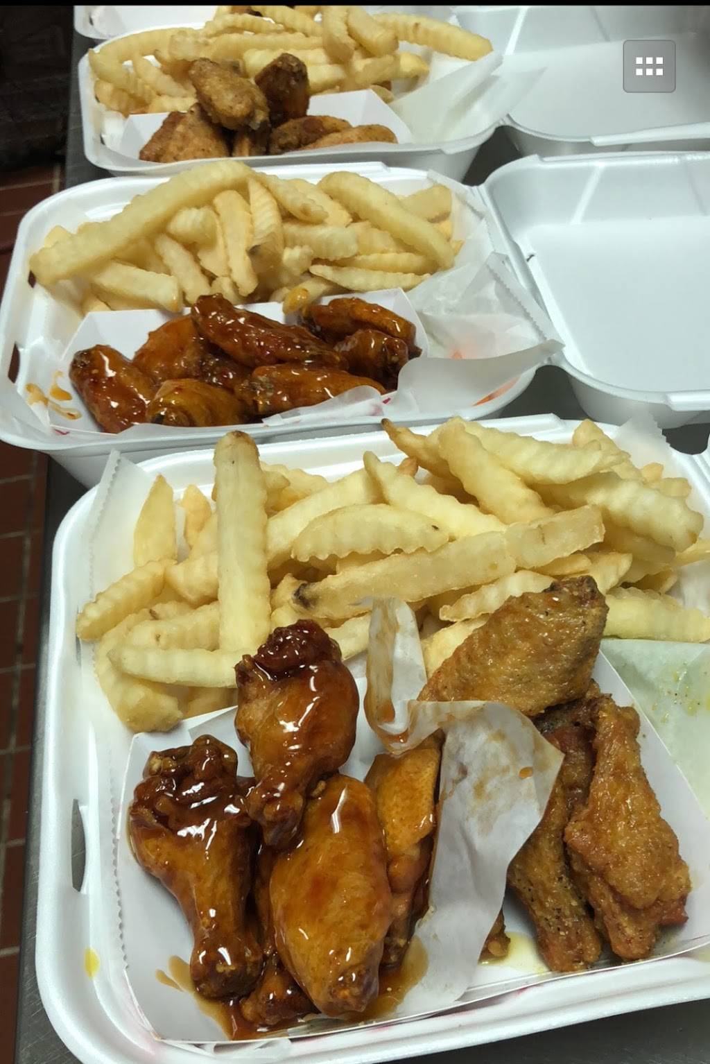 Touchdown Wings | restaurant | 4921 Brainerd Rd, Chattanooga, TN 37411, USA | 4235088682 OR +1 423-508-8682
