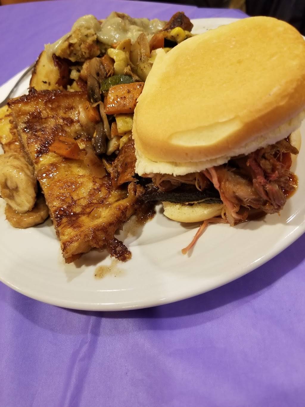 Chucks Southern Comforts Cafe & Banquets | night club | 8025 Cass Avenue, Darien, IL 60561, USA | 3314314000 OR +1 331-431-4000