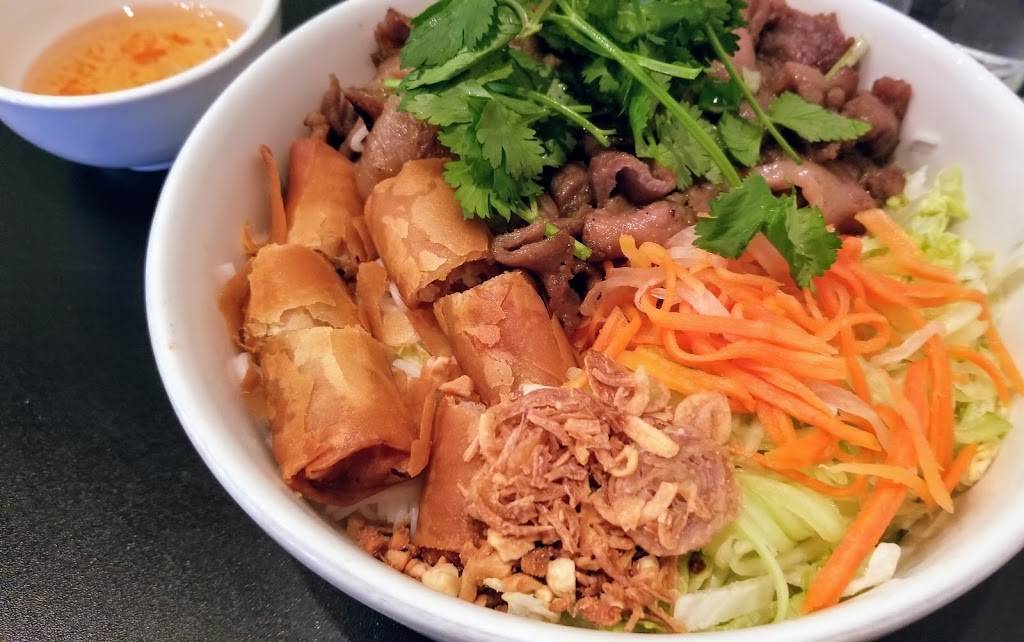 PHO One24 Brookfield | restaurant | 3705 N 124th St #400, Brookfield, WI 53005, USA | 2625831250 OR +1 262-583-1250