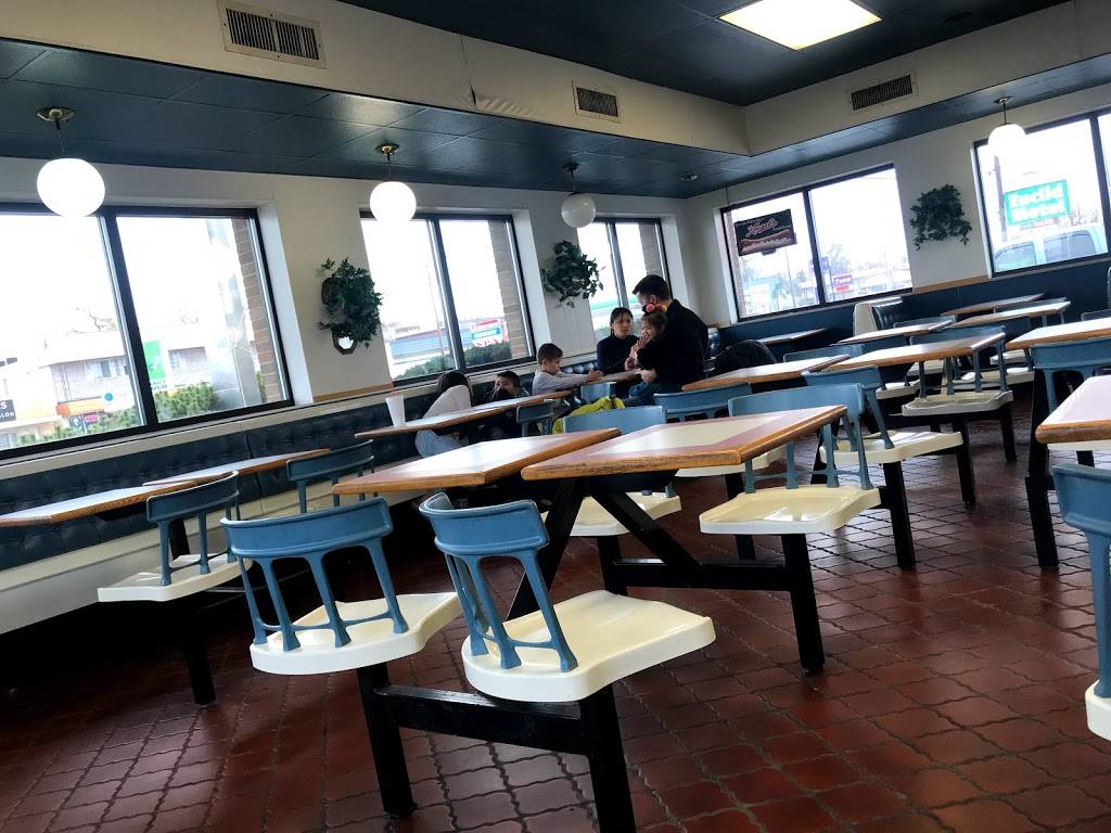 Mr. Hot Dog | restaurant | 811 N Euclid Ave, Bay City, MI 48706, USA | 9896841881 OR +1 989-684-1881