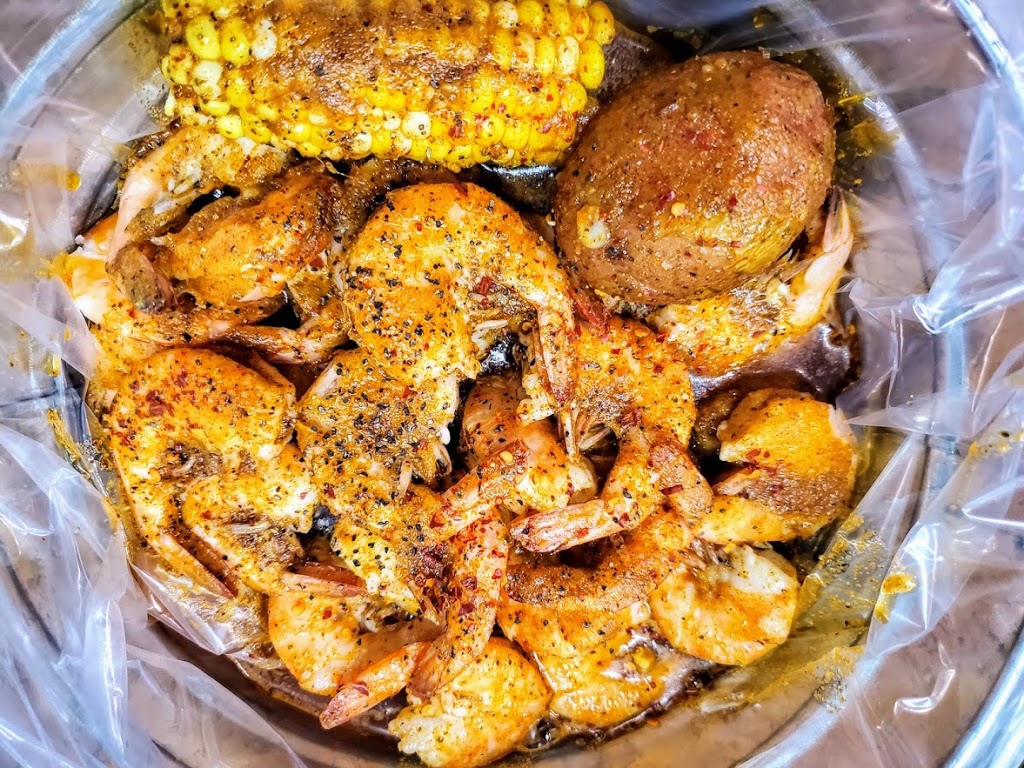 Lobster King Cajun Seafood & Wings | restaurant | 5110 Summer Ave #104, Memphis, TN 38122, USA | 9015721410 OR +1 901-572-1410