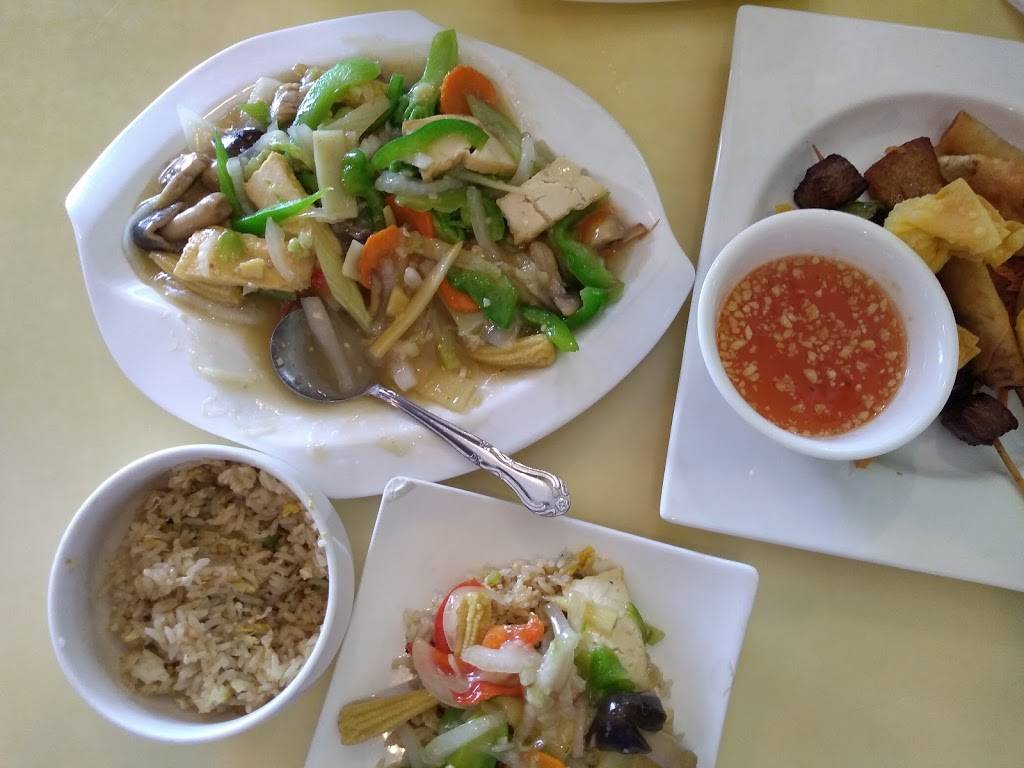 Thai Basil | restaurant | 2705 N Dirksen Pkwy, Springfield, IL 62702, USA | 2175257777 OR +1 217-525-7777