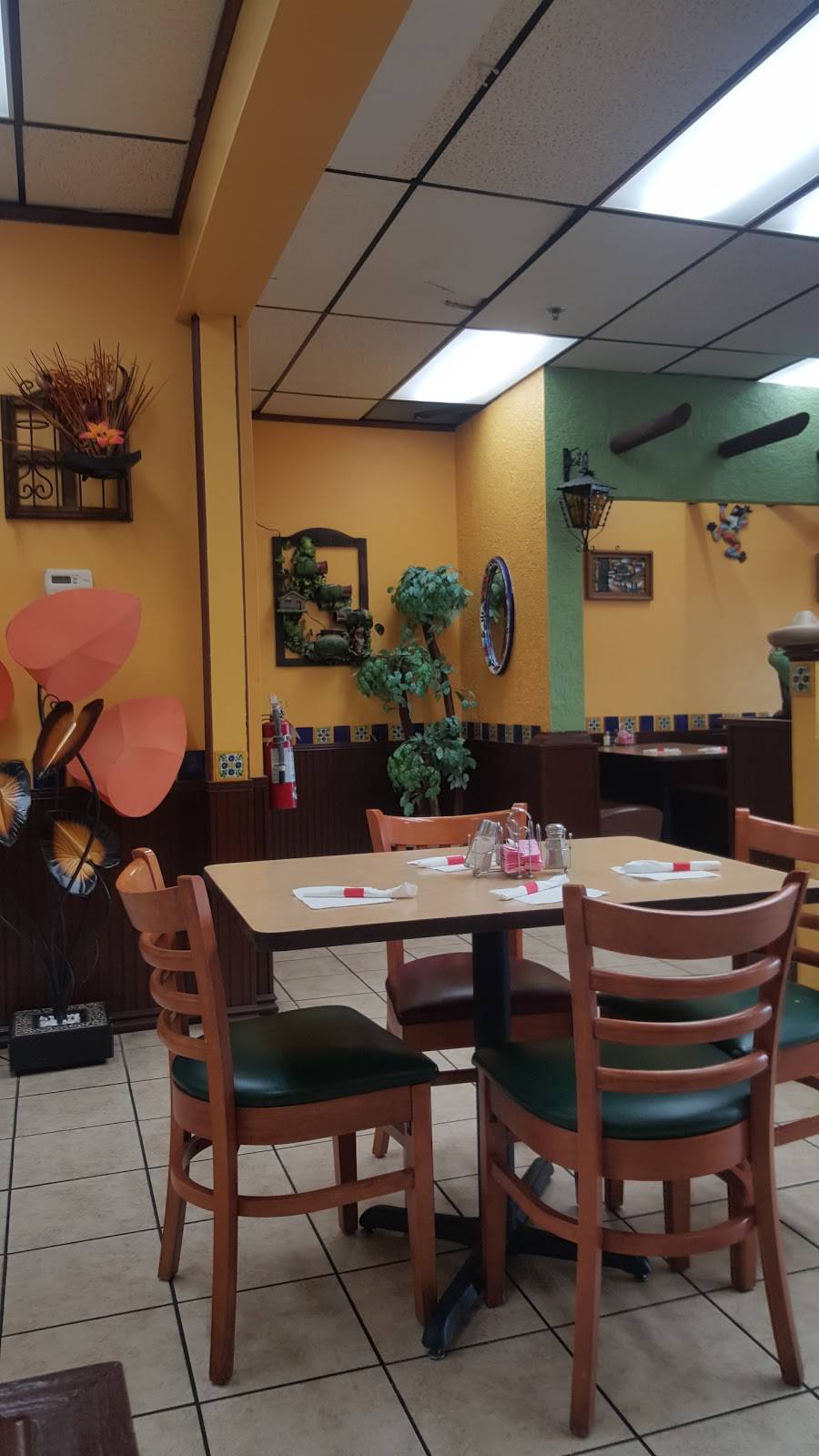 Mi Pueblito Mexican Restaurant | restaurant | 2123 Malcolm Ave, Newport, AR 72112, USA | 8705232278 OR +1 870-523-2278