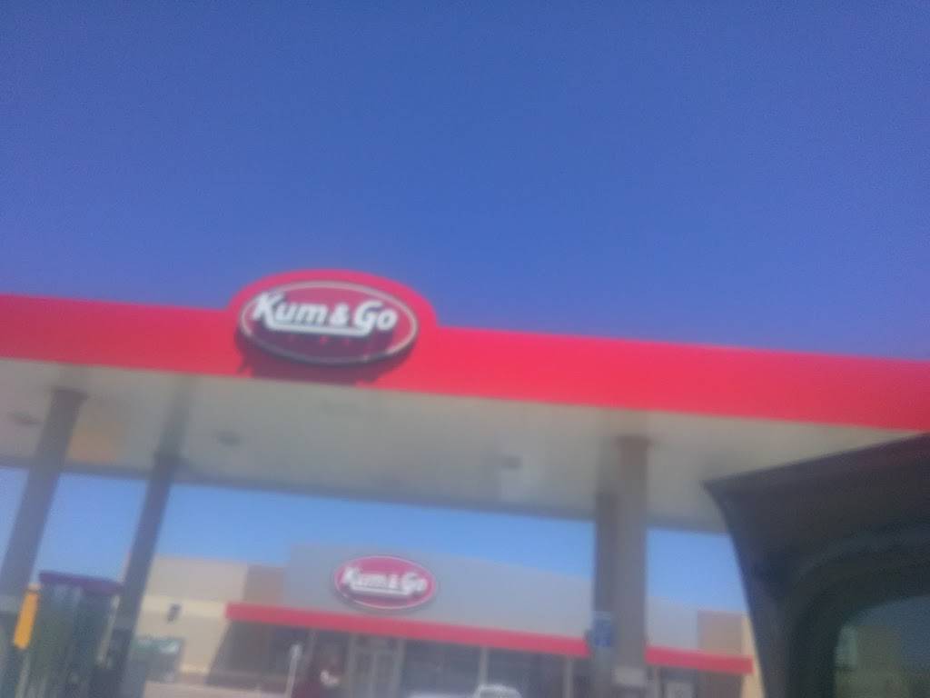 Kum & Go | meal takeaway | 11989 Hickman Rd, Urbandale, IA 50323, USA | 5153316591 OR +1 515-331-6591