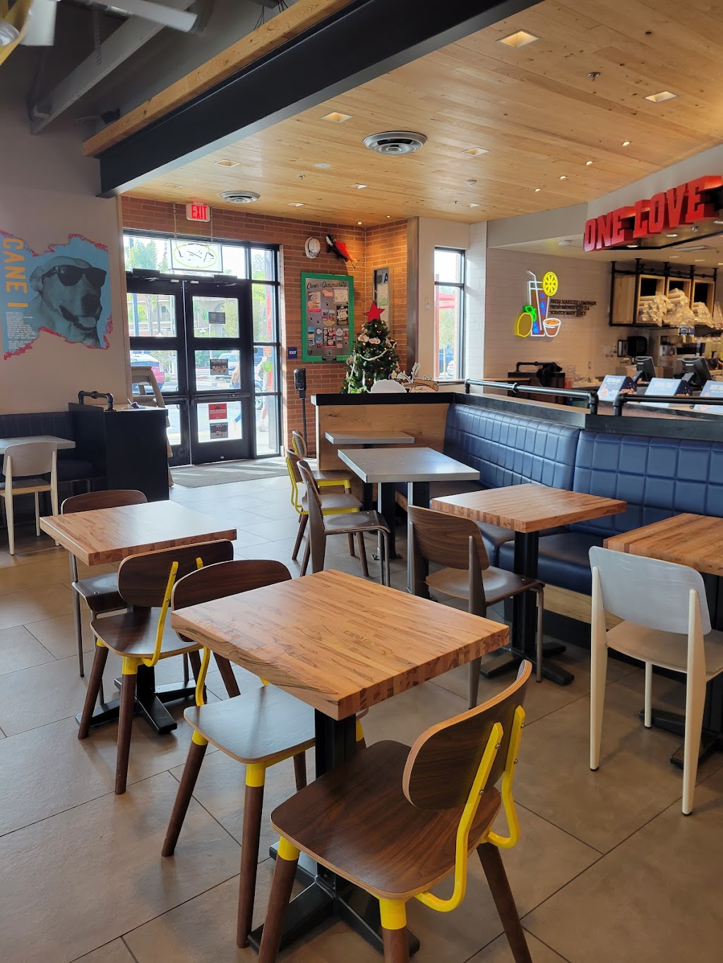 Raising Canes | meal takeaway | 1280 W Valley Pkwy, Escondido, CA 92029, USA | 7604802800 OR +1 760-480-2800