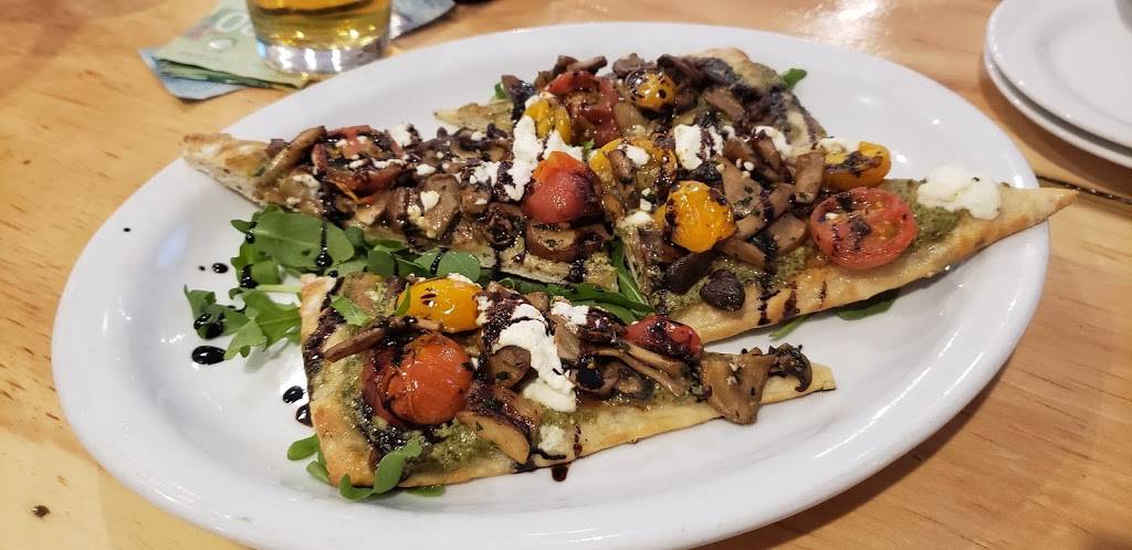 Crazy Horse Sports Bar & Grill | restaurant | 1101 Horseshoe Valley Rd W, Barrie, ON L4M 4Y8, Canada | 7058352790 OR +1 705-835-2790