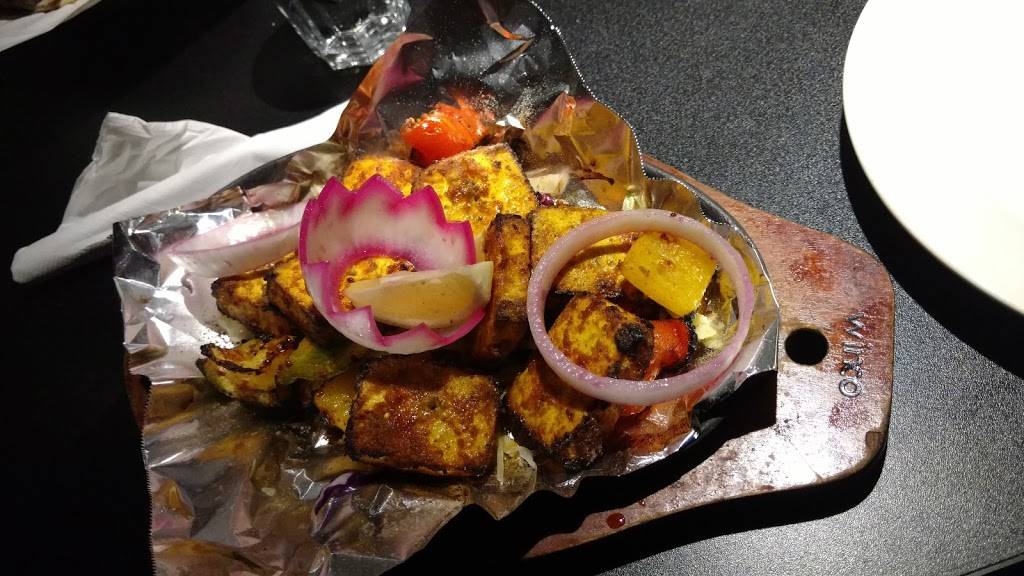 Sitara Indian Cuisine | restaurant | 1308 London Rd, Sarnia, ON N7S 1P7, Canada | 5194915650 OR +1 519-491-5650