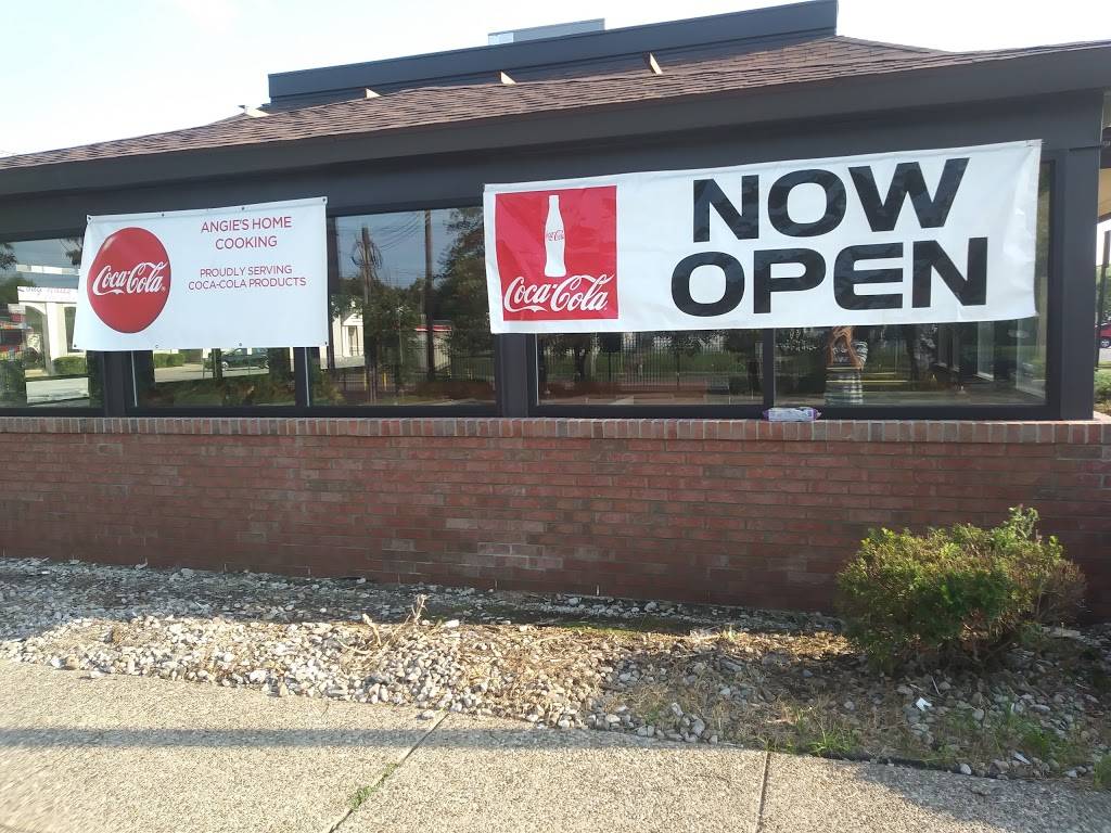 Angies Place | restaurant | 2622 W Broadway, Louisville, KY 40211, USA | 5024506200 OR +1 502-450-6200