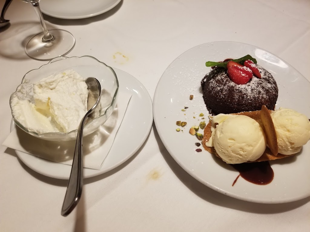 Fleming’s Prime Steakhouse & Wine Bar | restaurant | 320 E 2nd St, Austin, TX 78701, USA | 5124571500 OR +1 512-457-1500