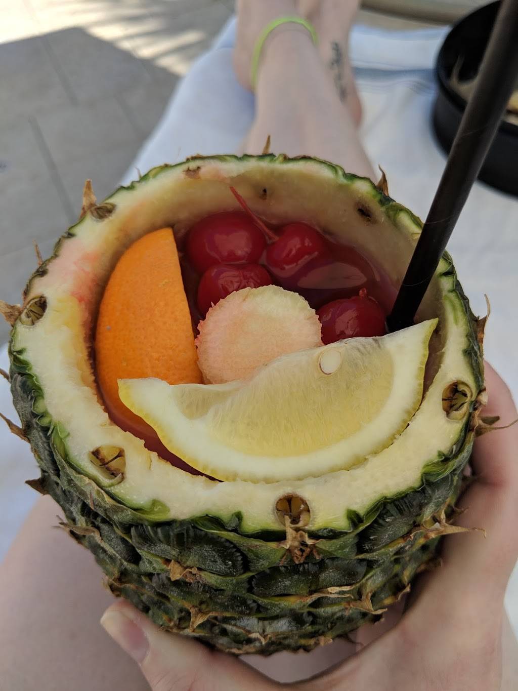 Falls Pool Bar & Grill | restaurant | 8701 World Center Dr, Orlando, FL 32821, USA | 4072394200 OR +1 407-239-4200