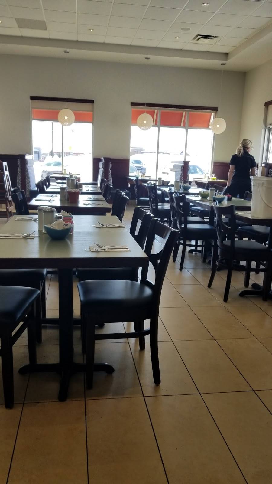 Eggspress | restaurant | 17665 Rue Charles, Mirabel, QC J7J 1P3, Canada | 4504201212 OR +1 450-420-1212