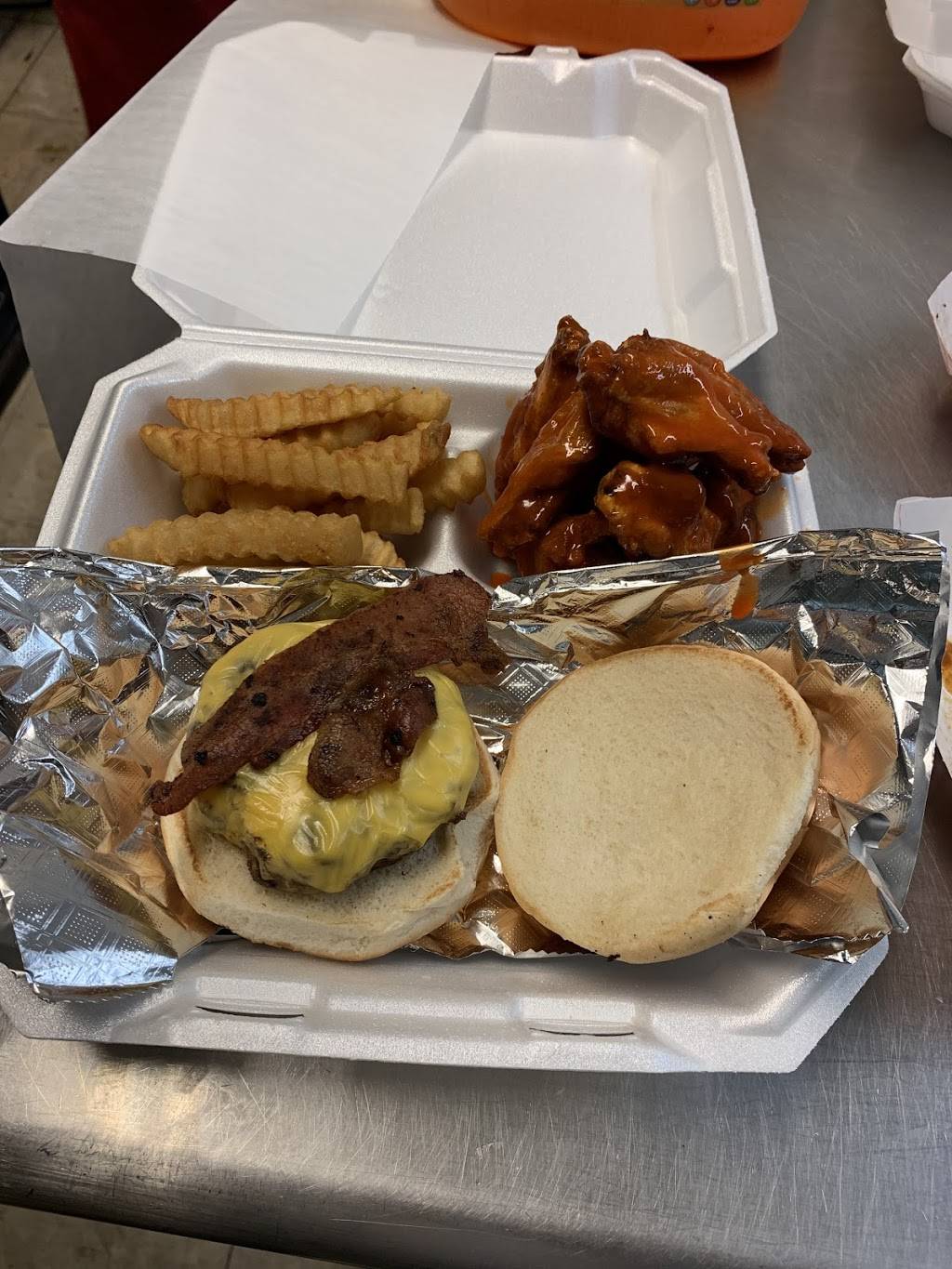 Diddy Wings & Things | restaurant | 888 Meriwether St, Griffin, GA 30224, USA | 6785724173 OR +1 678-572-4173