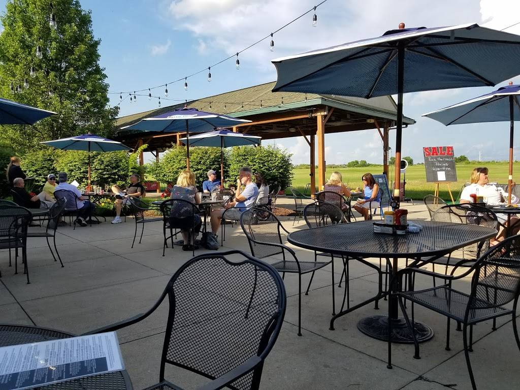 Garretts Restaurant and Bar | restaurant | 1631 N Bell School Rd, Rockford, IL 61107, USA | 8154849473 OR +1 815-484-9473