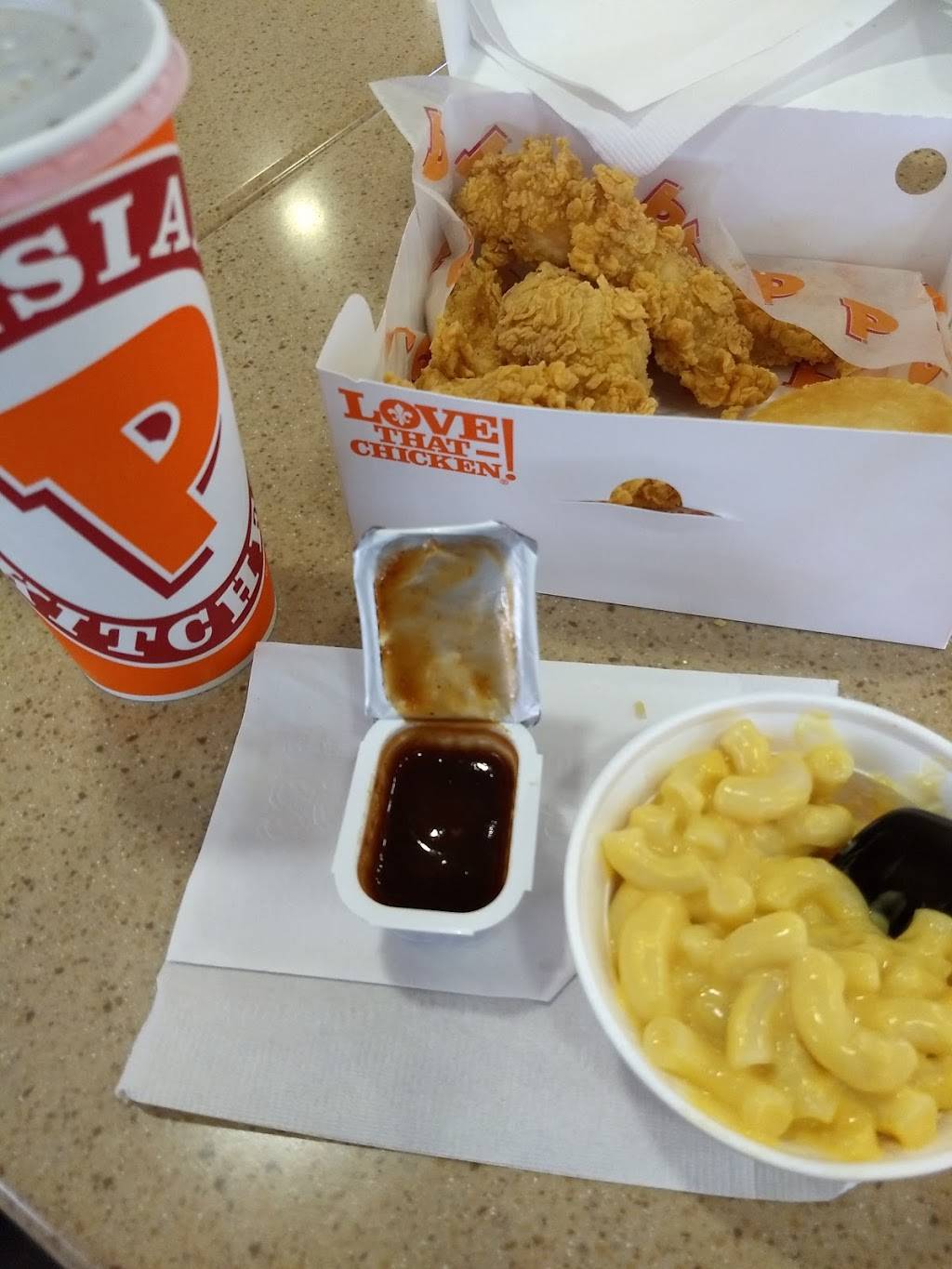 Popeyes Louisiana Kitchen | restaurant | 1 Terminal Dr, Nashville, TN 37214, USA | 6152754121 OR +1 615-275-4121