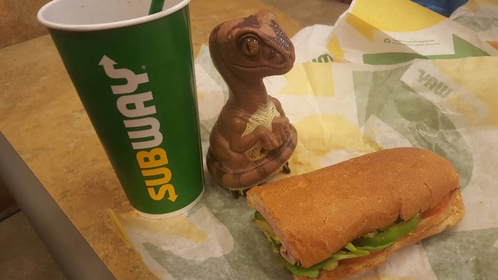 Subway | restaurant | 33333 Vine St, Eastlake, OH 44095, USA | 4409466133 OR +1 440-946-6133
