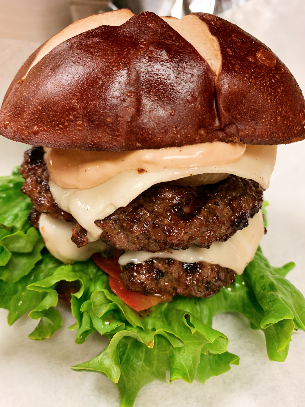 Humongo Burger | restaurant | 1107 Walnut St, Philadelphia, PA 19107, USA | 2155928242 OR +1 215-592-8242