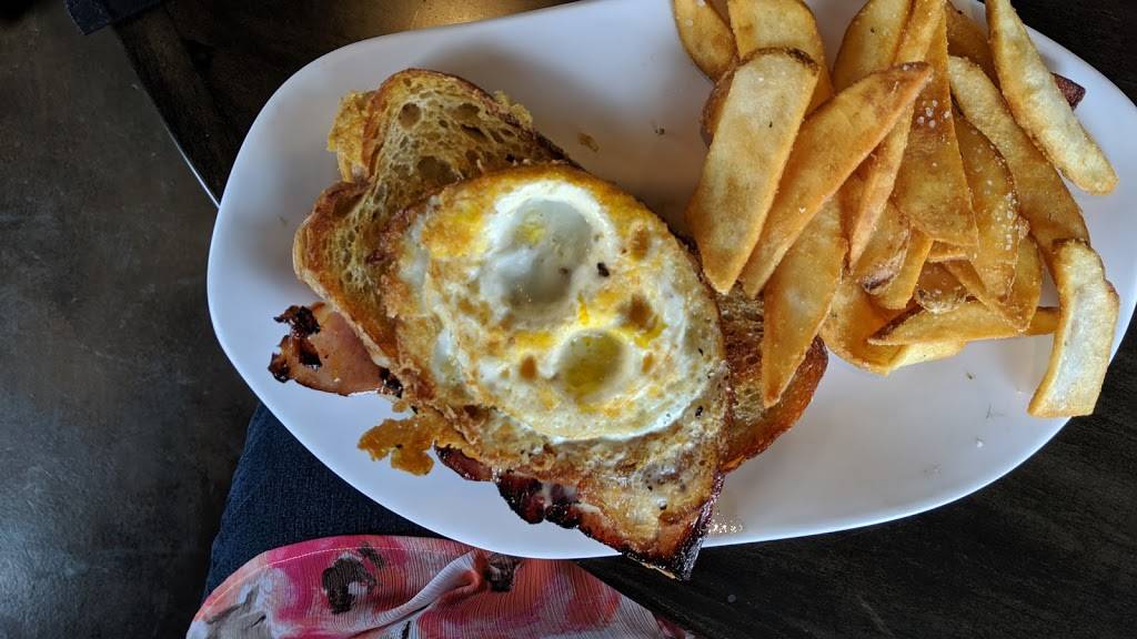 Corner Bistro | restaurant | 102 N Bridge St, Bellaire, MI 49615, USA | 2314097088 OR +1 231-409-7088