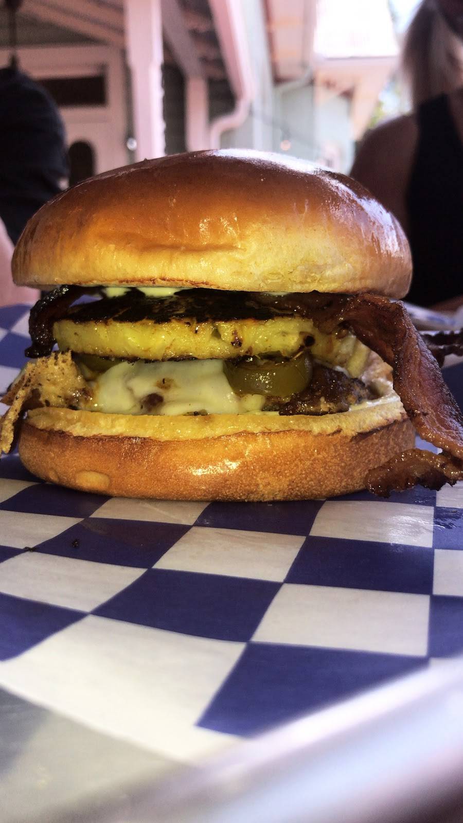 Tin Top Burgers & Beer | restaurant | 283 S Union Ave, New Braunfels, TX 78130, USA | 8305079138 OR +1 830-507-9138