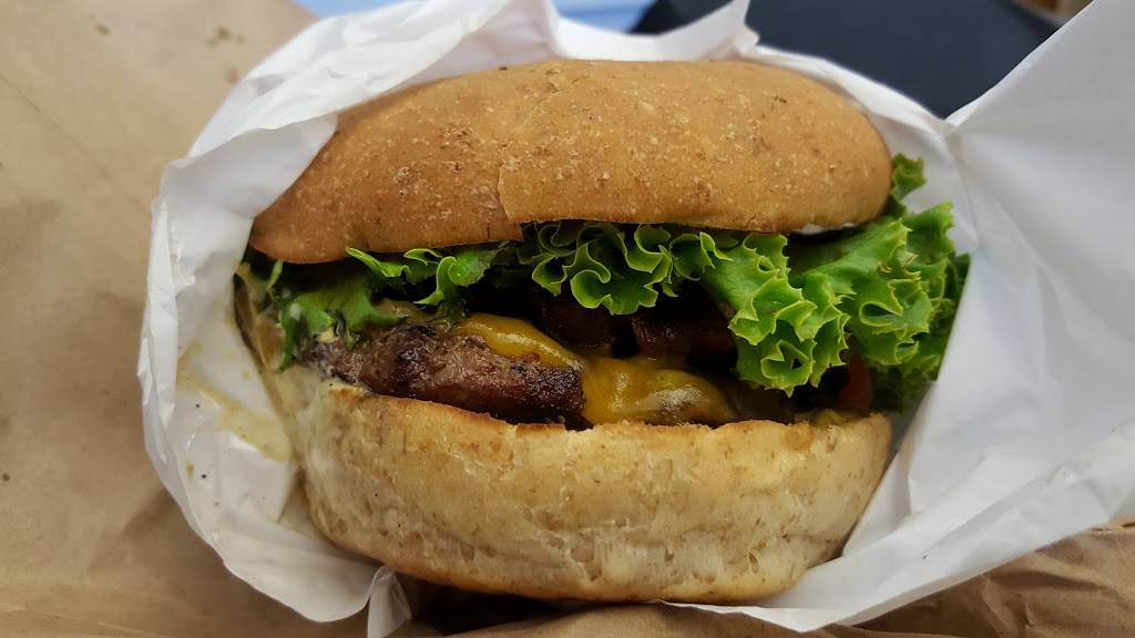 Canadian Grilling Company | restaurant | 68 University Ave unit c, Kingston, ON K7L 3N9, Canada | 6135332181 OR +1 613-533-2181