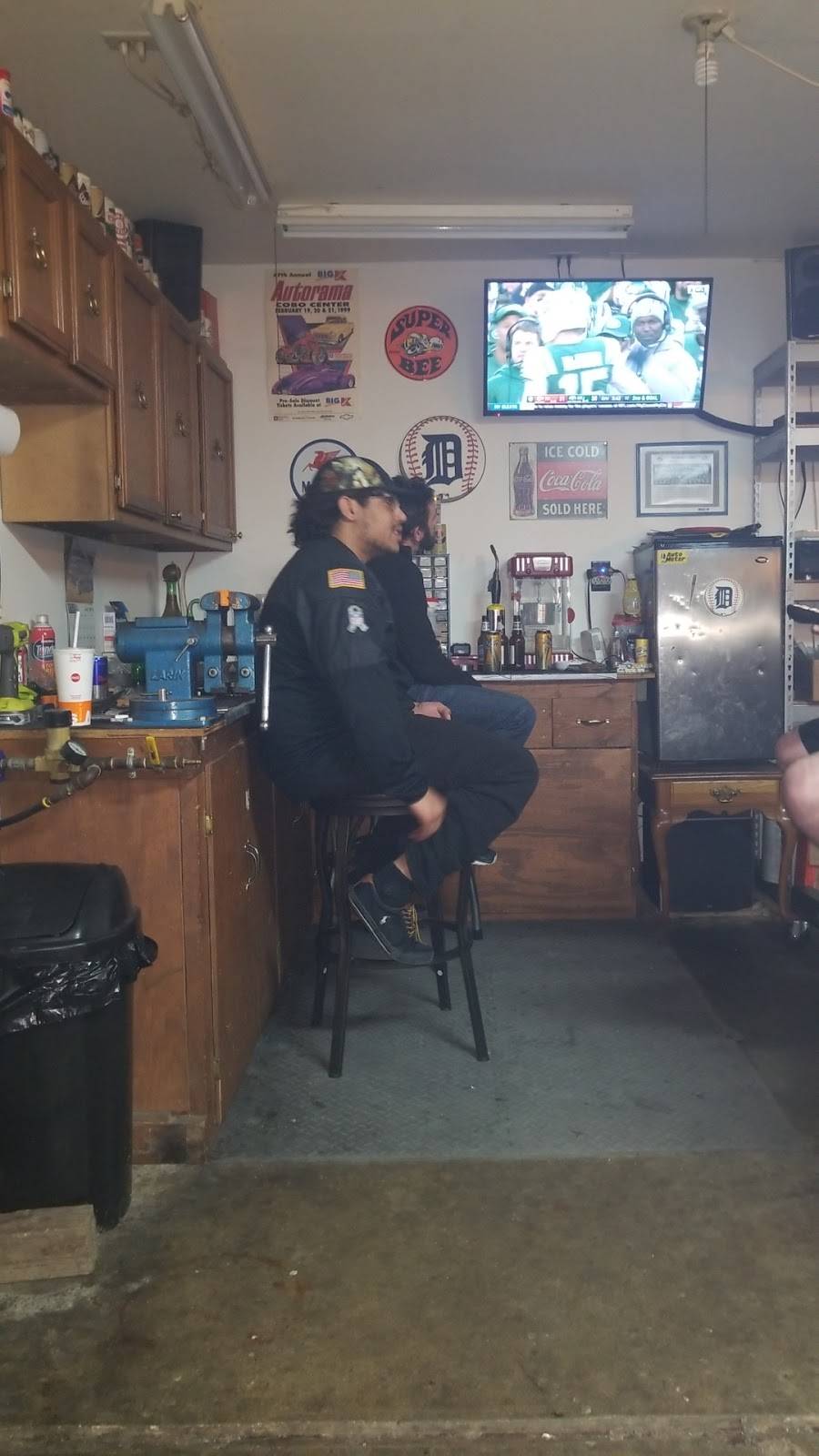 Little Caesars Pizza | meal takeaway | 36648 S Gratiot Ave, Clinton Twp, MI 48035, USA | 5867905575 OR +1 586-790-5575