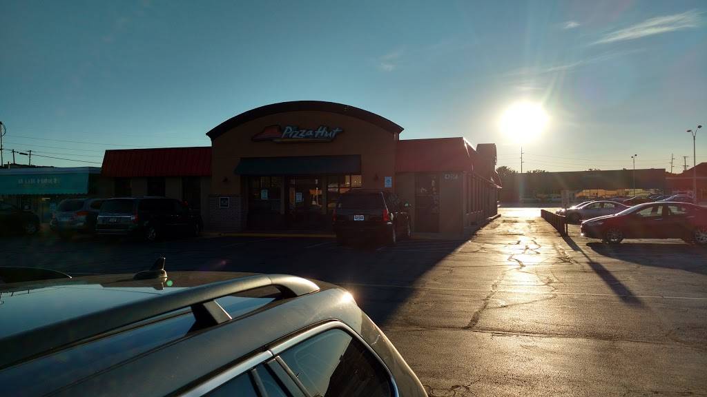 Pizza Hut | restaurant | 4257 Kalamazoo Ave SE, Grand Rapids, MI 49508, USA | 6164555445 OR +1 616-455-5445