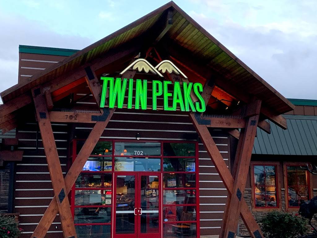 Twin Peaks Restaurant | restaurant | 702 Northwest Loop 410, San Antonio, TX 78216, USA | 2104477102 OR +1 210-447-7102
