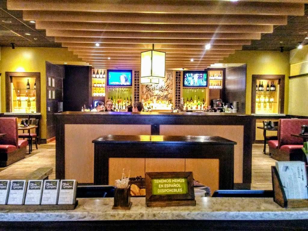 Olive Garden Italian Restaurant | meal takeaway | 3290 Vandercar Way, Cincinnati, OH 45209, USA | 5133511573 OR +1 513-351-1573