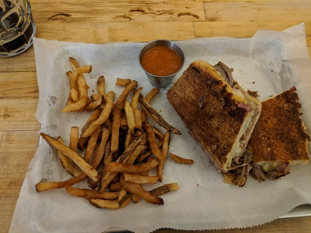 Off Square Brewing | restaurant | 11000 Delaware Pkwy, Crown Point, IN 46307, USA | 2193108898 OR +1 219-310-8898