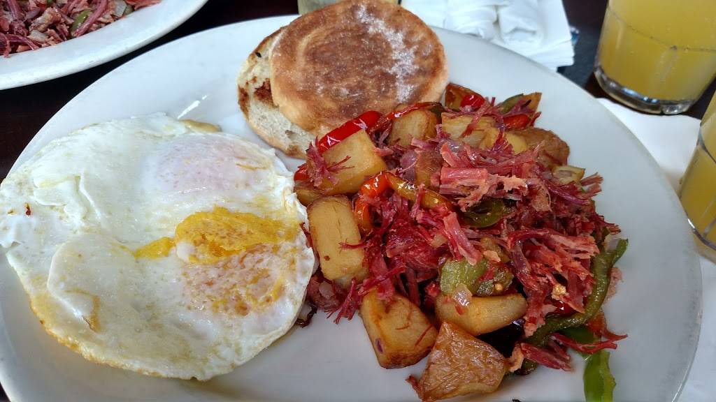 Gallaghers Pub & Grill | restaurant | 2751 E Broadway, Long Beach, CA 90803, USA | 5628568000 OR +1 562-856-8000