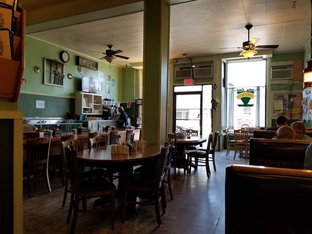 Country Kitchen | restaurant | 105 W Market St, Somonauk, IL 60552, USA | 8154983585 OR +1 815-498-3585