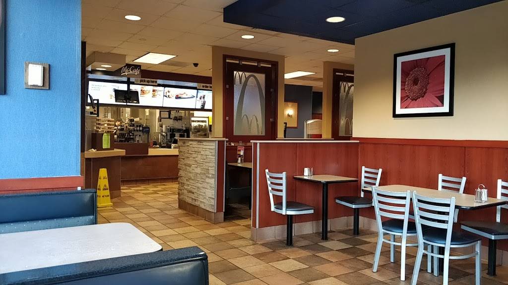 McDonalds | cafe | 1102 Volunteer Pkwy, Bristol, TN 37620, USA | 4237643021 OR +1 423-764-3021