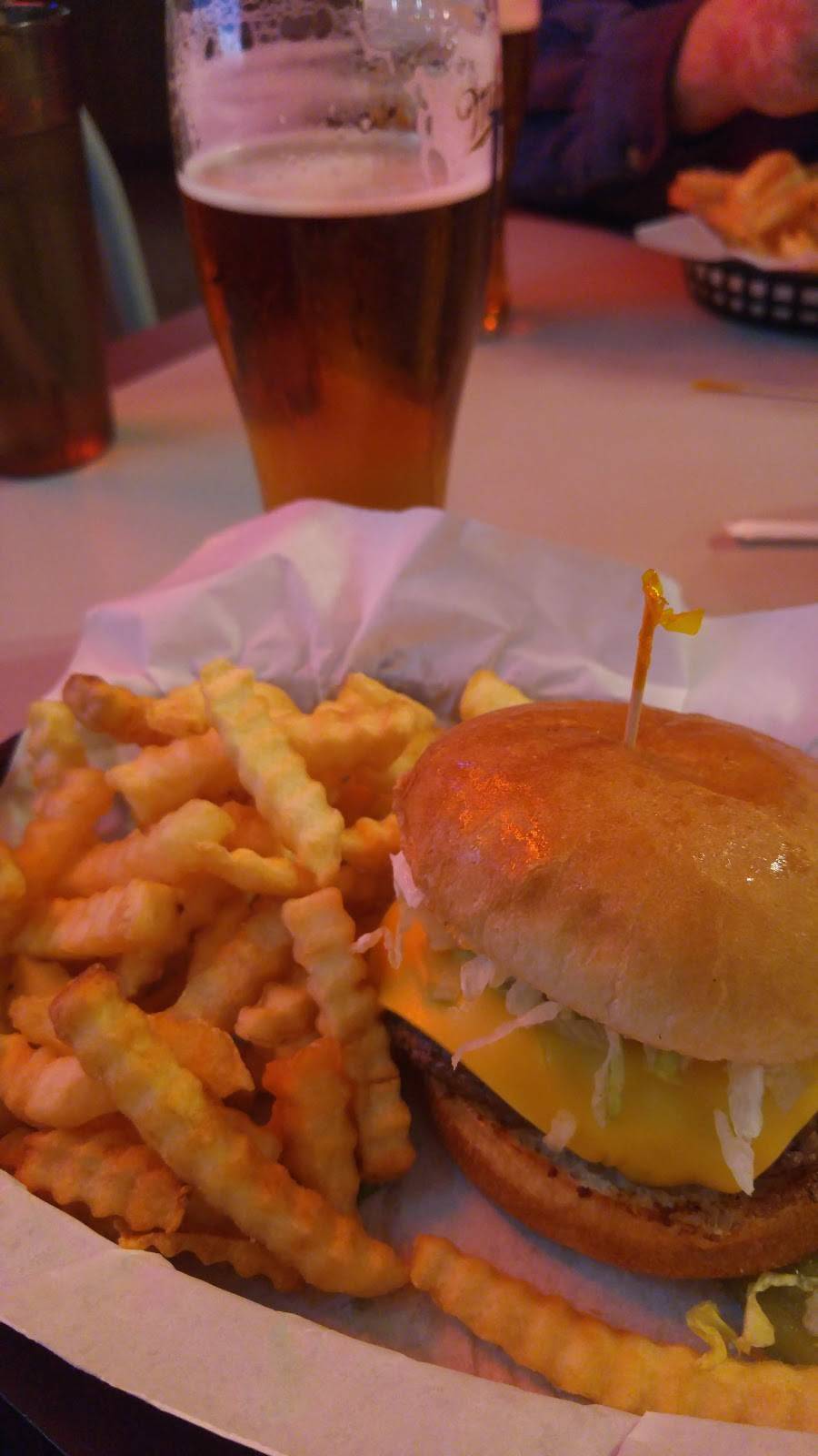 Zekes Place | restaurant | 7700 W Old Shakopee Rd # 115, Bloomington, MN 55438, USA | 9528295629 OR +1 952-829-5629