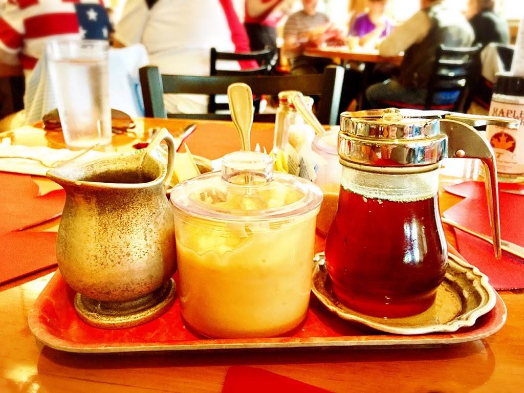 Pollys Pancake Parlor | restaurant | 672 NH-117, Sugar Hill, NH 03586, USA | 6038235575 OR +1 603-823-5575